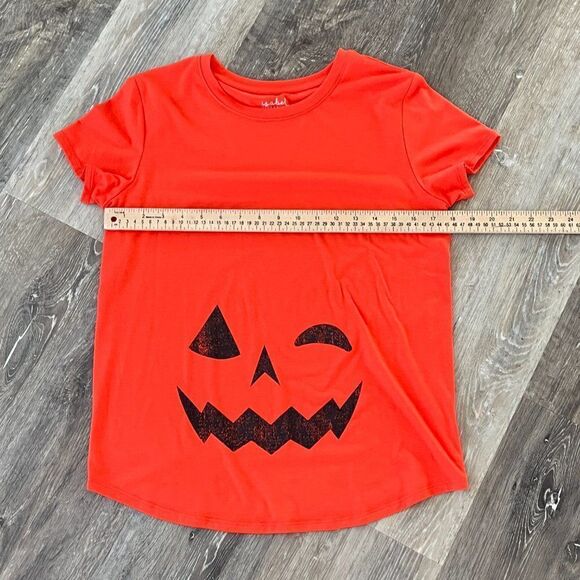 Isabel Maternity by Ingrid & Isabel Pumpkin Face Graphic Maternity T-Shirt - Picture 6 of 11